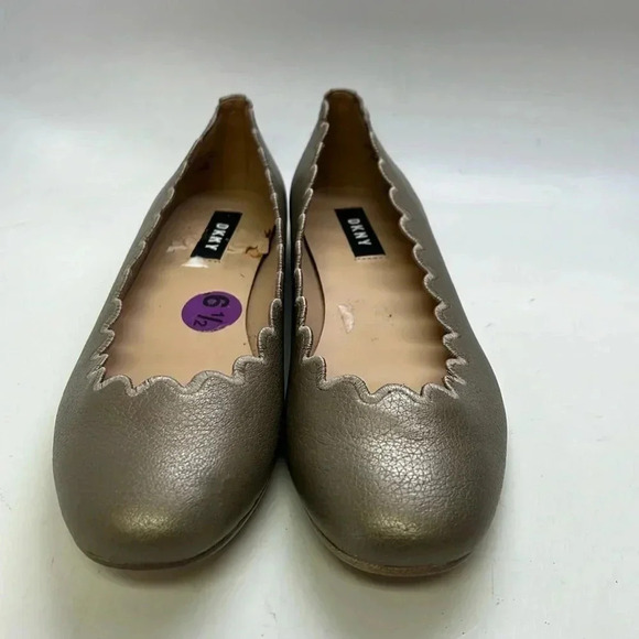 Women’s DKNY Metallic Gold Color Flats Size 6.5 Preowned - Picture 3 of 8